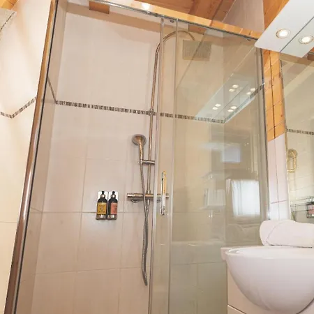 Le Loup Blanc Hotell Pra Loup