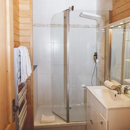 Le Loup Blanc Hotell Pra Loup